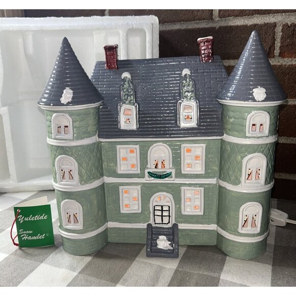 Vintage Yuletide Lakeside Mansion Lighted Christmas Village 1989 porcelain House - Picture 1 of 14